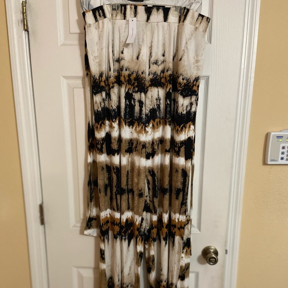 NWT Summer Two Piece Set - Hott!! - Picture 5 of 6